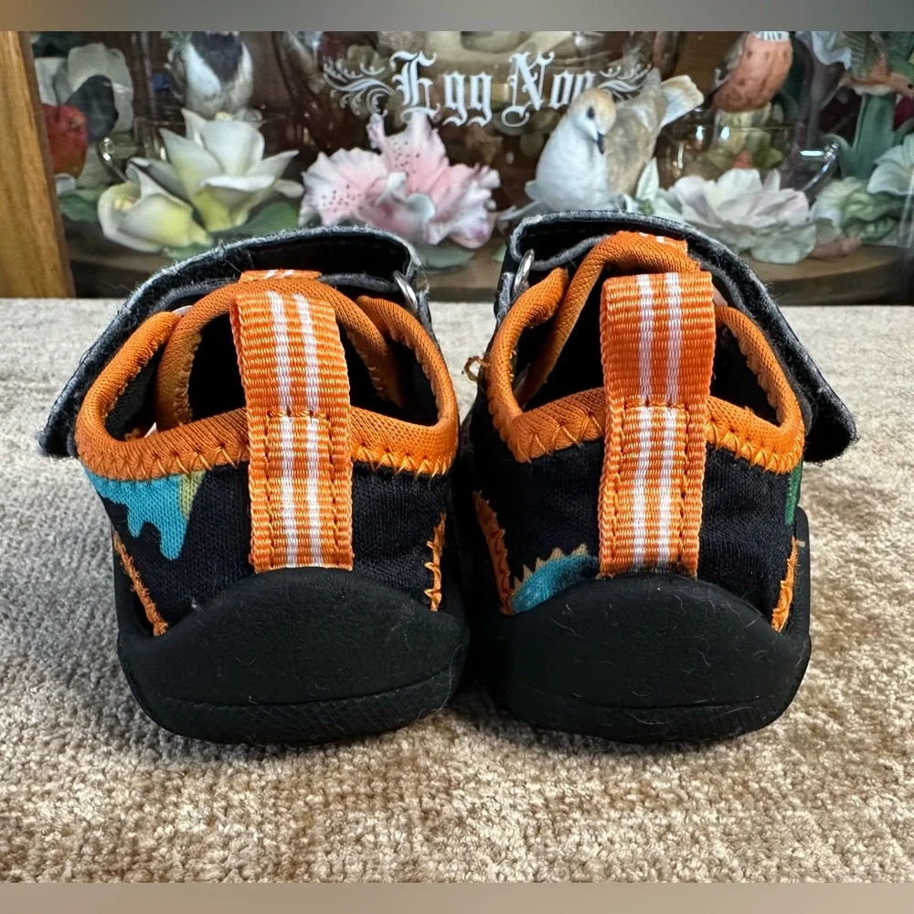 Hobibear Dinosaur Sandals/ Water Shoes Size 5 US